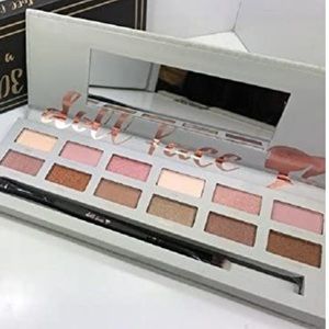 DOLL FACE She’s Got A Nude Tude Eyeshadow Palette